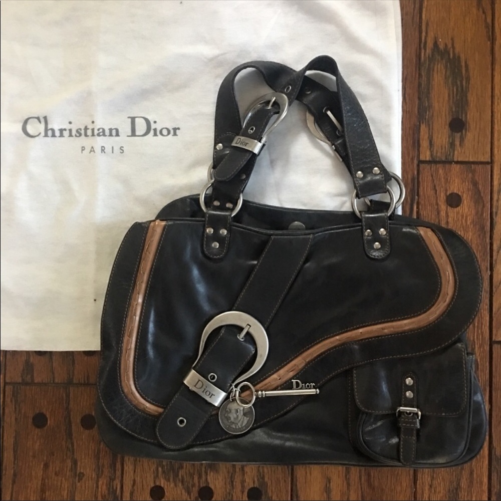 Christian Dior Gaucho Saddle Bagi have cancer and trying to raise money.